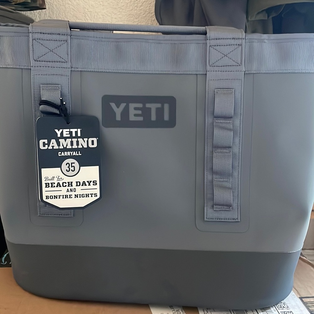 Yeti Camino Carryall 35